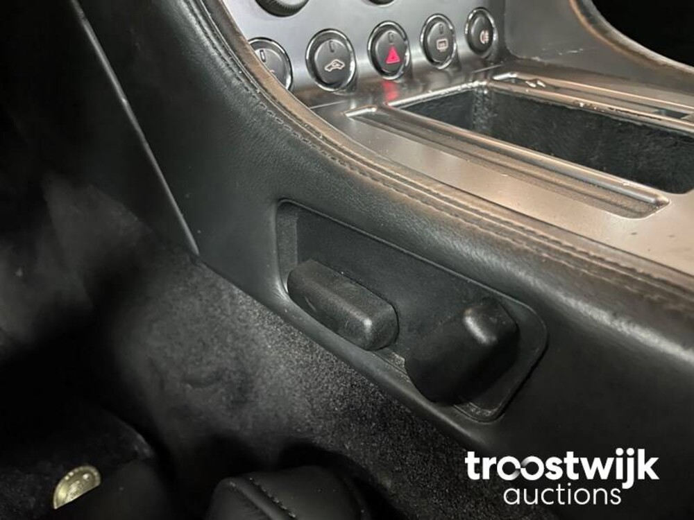 Aston Martin DB9 5.9 V12 457pk 2005 -Youngtimer-