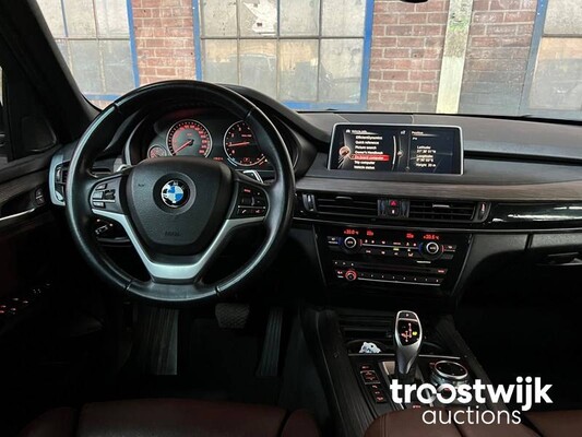 BMW X5 xDrive50i 7-Persoons 449pk 2014