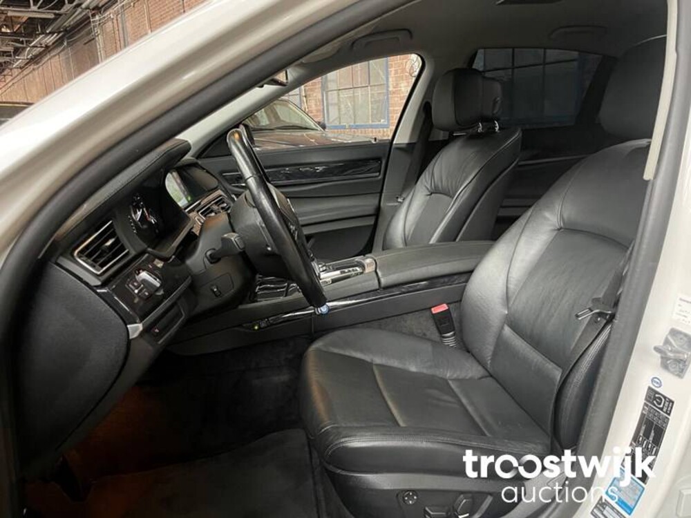 BMW ActiveHybrid 7 F04 4.4 V8 465pk 2010