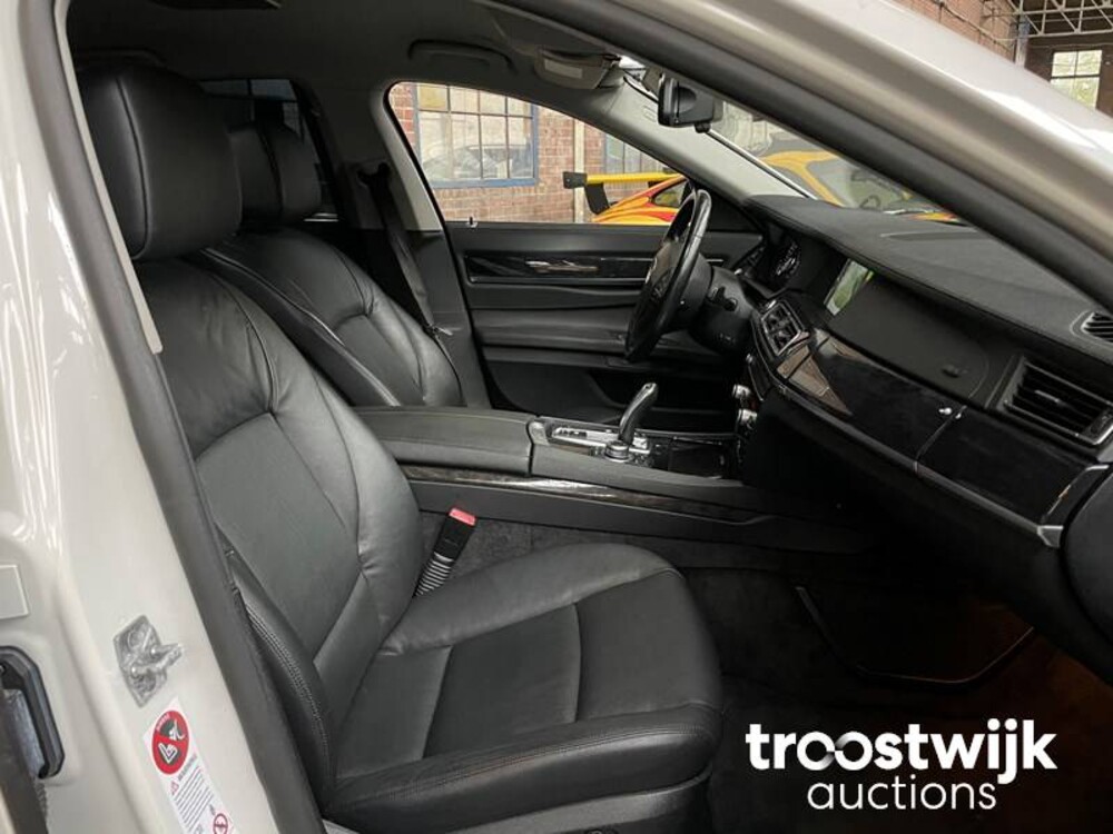 BMW ActiveHybrid 7 F04 4.4 V8 465pk 2010