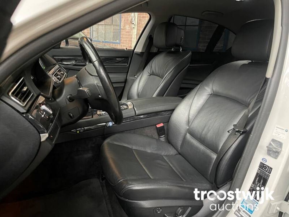 BMW ActiveHybrid 7 F04 4.4 V8 465pk 2010