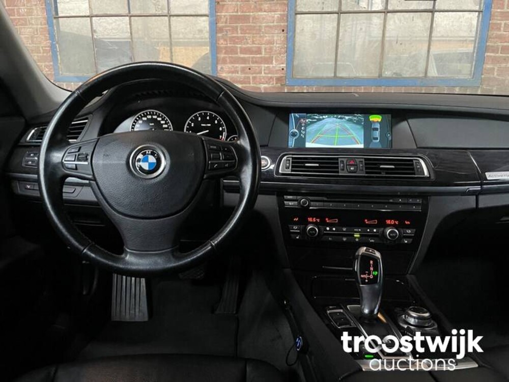 BMW ActiveHybrid 7 F04 4.4 V8 465pk 2010