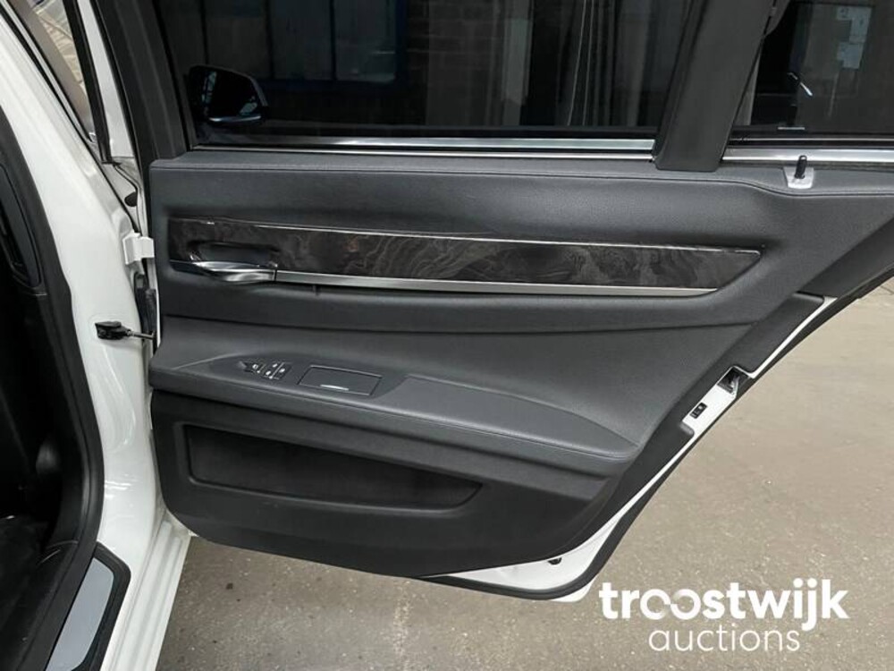 BMW ActiveHybrid 7 F04 4.4 V8 465pk 2010