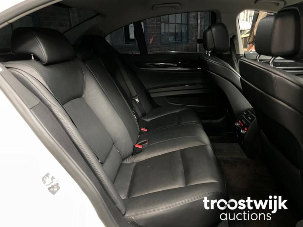 BMW ActiveHybrid 7 F04 4.4 V8 465pk 2010