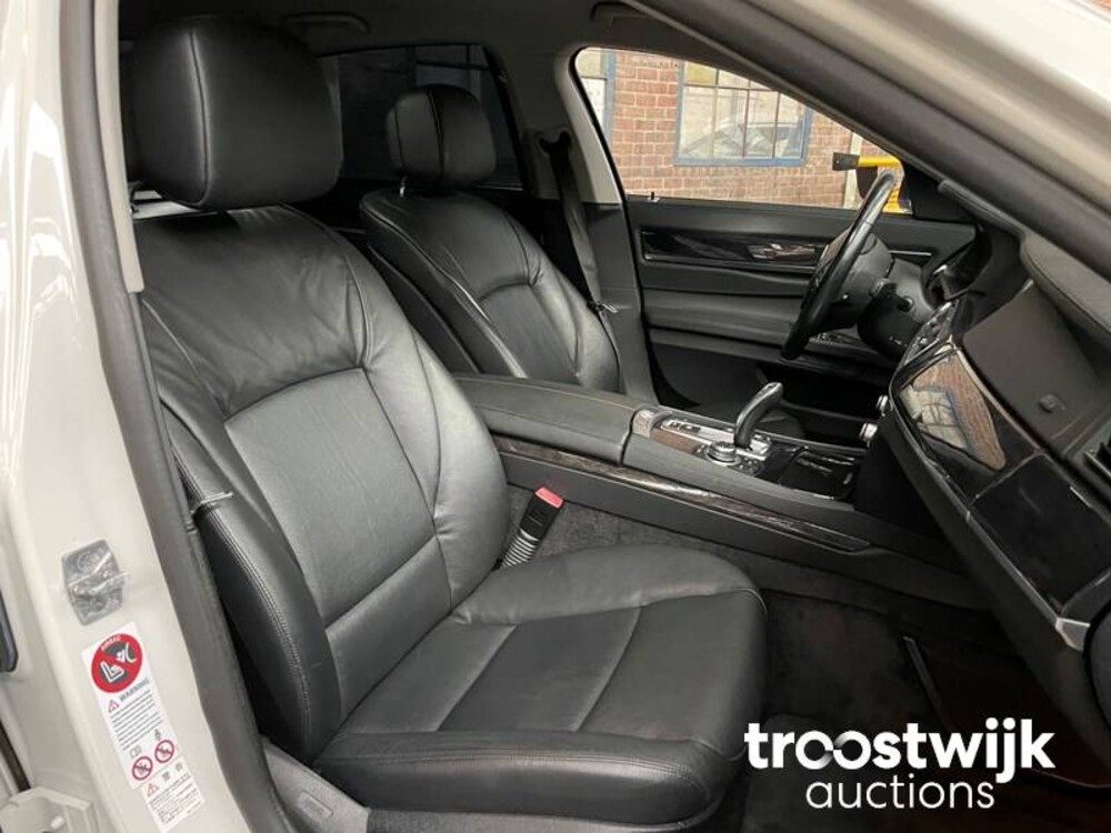 BMW ActiveHybrid 7 F04 4.4 V8 465pk 2010