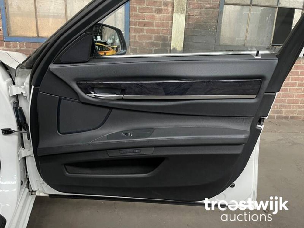 BMW ActiveHybrid 7 F04 4.4 V8 465pk 2010