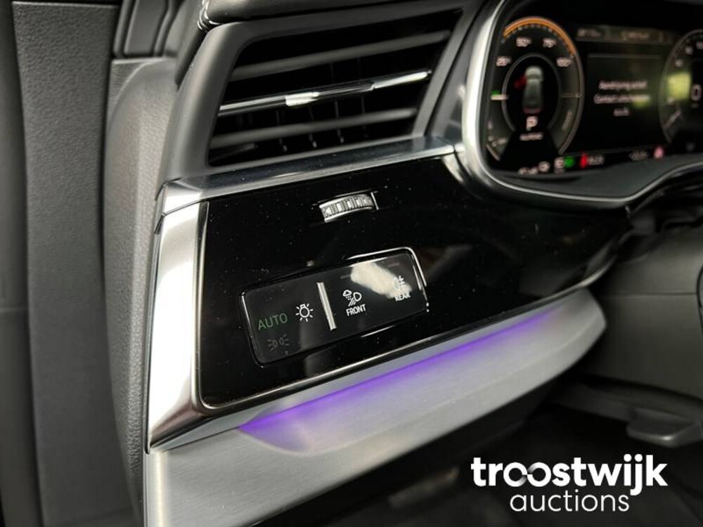 Audi Q8 60 TFSIe S-Line 3.0 Quattro  467pk 2022, T-001-HD