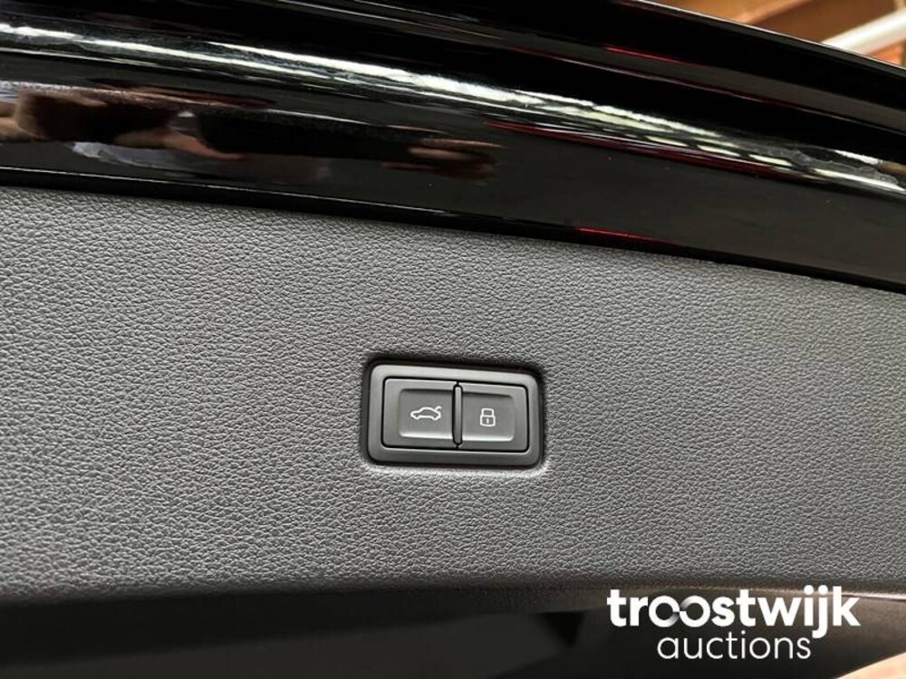 Audi Q8 60 TFSIe S-Line 3.0 Quattro  467pk 2022, T-001-HD