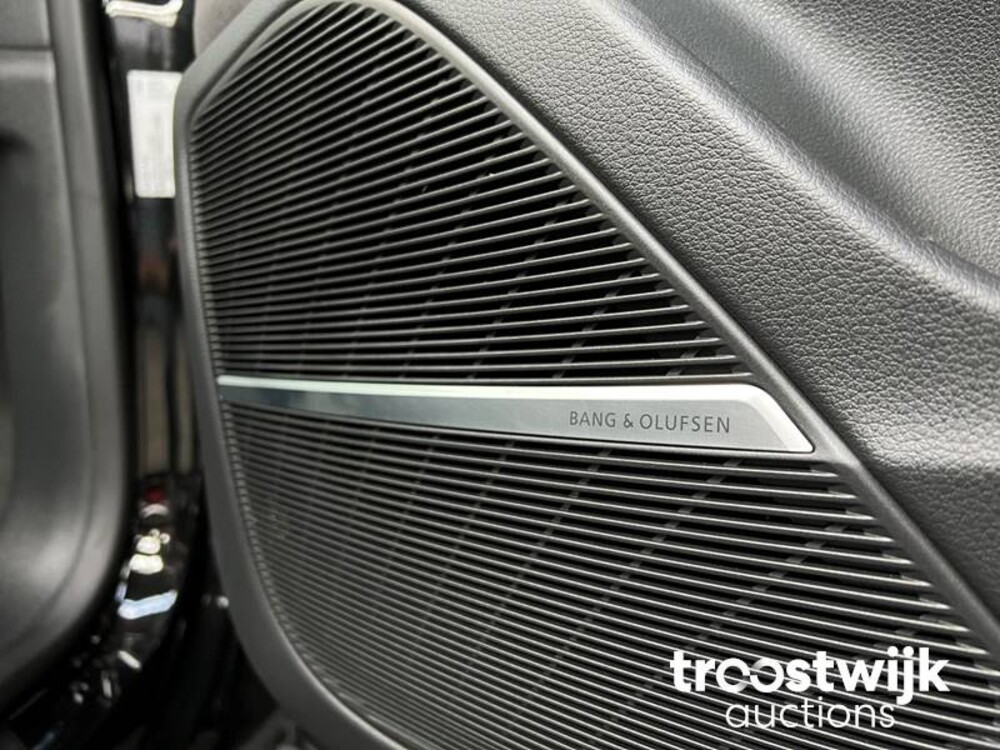 Audi Q8 60 TFSIe S-Line 3.0 Quattro  467pk 2022, T-001-HD