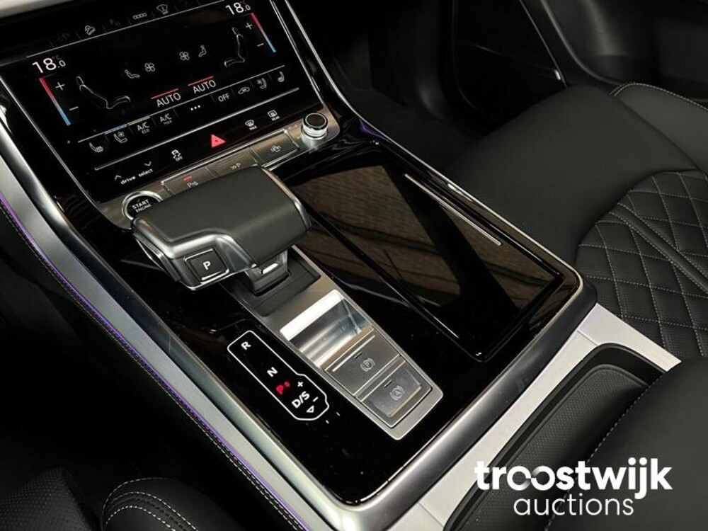 Audi Q8 60 TFSIe S-Line 3.0 Quattro  467pk 2022, T-001-HD