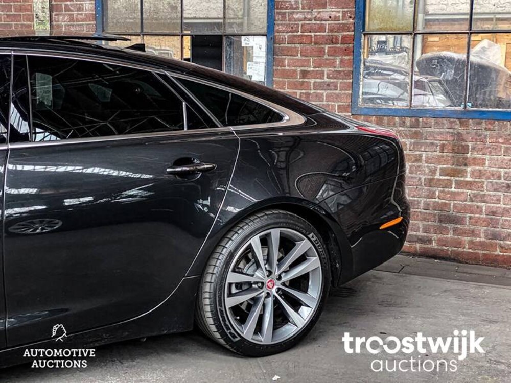 Jaguar XJ 2.0 Premium Luxury 241pk 2013 -Orig. NL-, 7-KBN-78