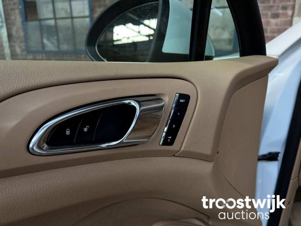 Porsche  Cayenne 3.6 V6 300pk PDK 2012