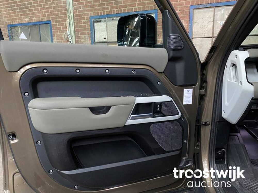 Land Rover Defender D240 110 7-Persoon Nieuw-Model 241pk 2020 -Orig. NL-, J-424-BD