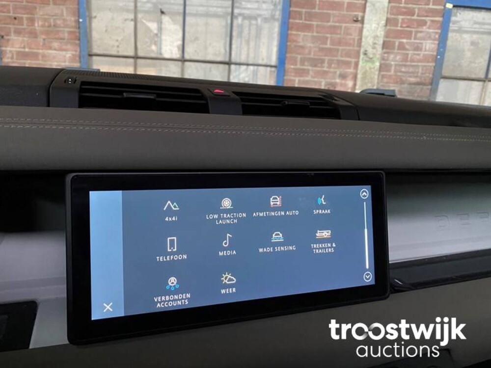 Land Rover Defender D240 110 7-Persoon Nieuw-Model 241pk 2020 -Orig. NL-, J-424-BD