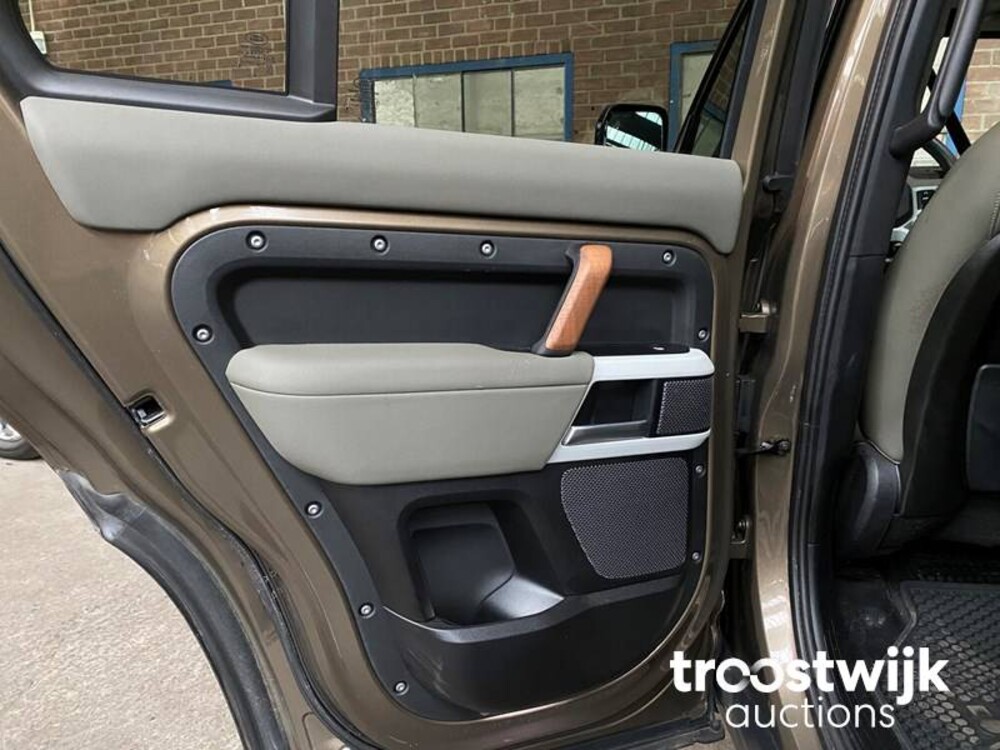 Land Rover Defender D240 110 7-Persoon Nieuw-Model 241pk 2020 -Orig. NL-, J-424-BD