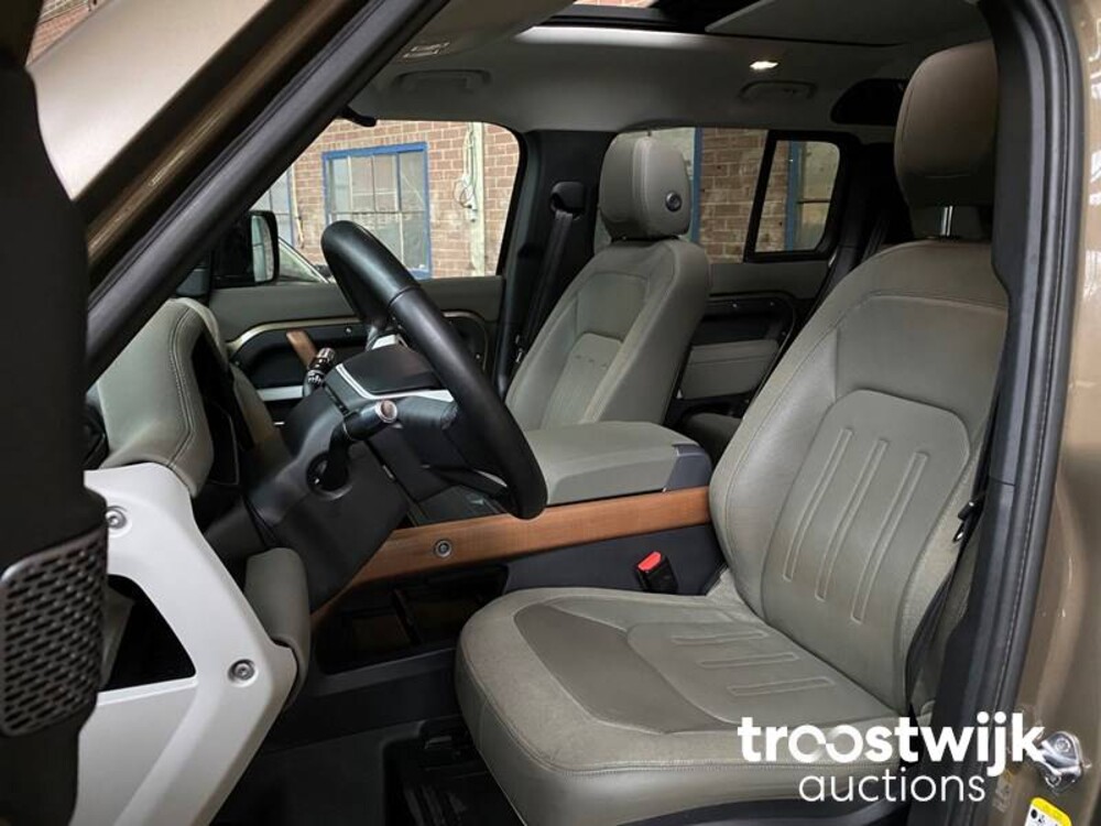 Land Rover Defender D240 110 7-Persoon Nieuw-Model 241pk 2020 -Orig. NL-, J-424-BD