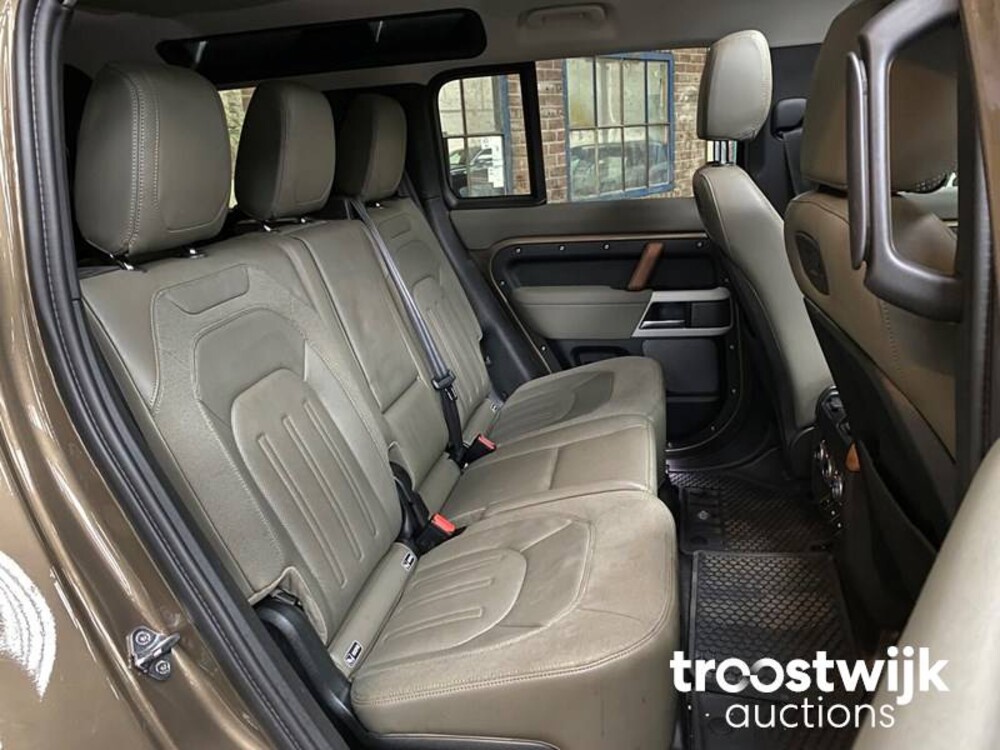 Land Rover Defender D240 110 7-Persoon Nieuw-Model 241pk 2020 -Orig. NL-, J-424-BD