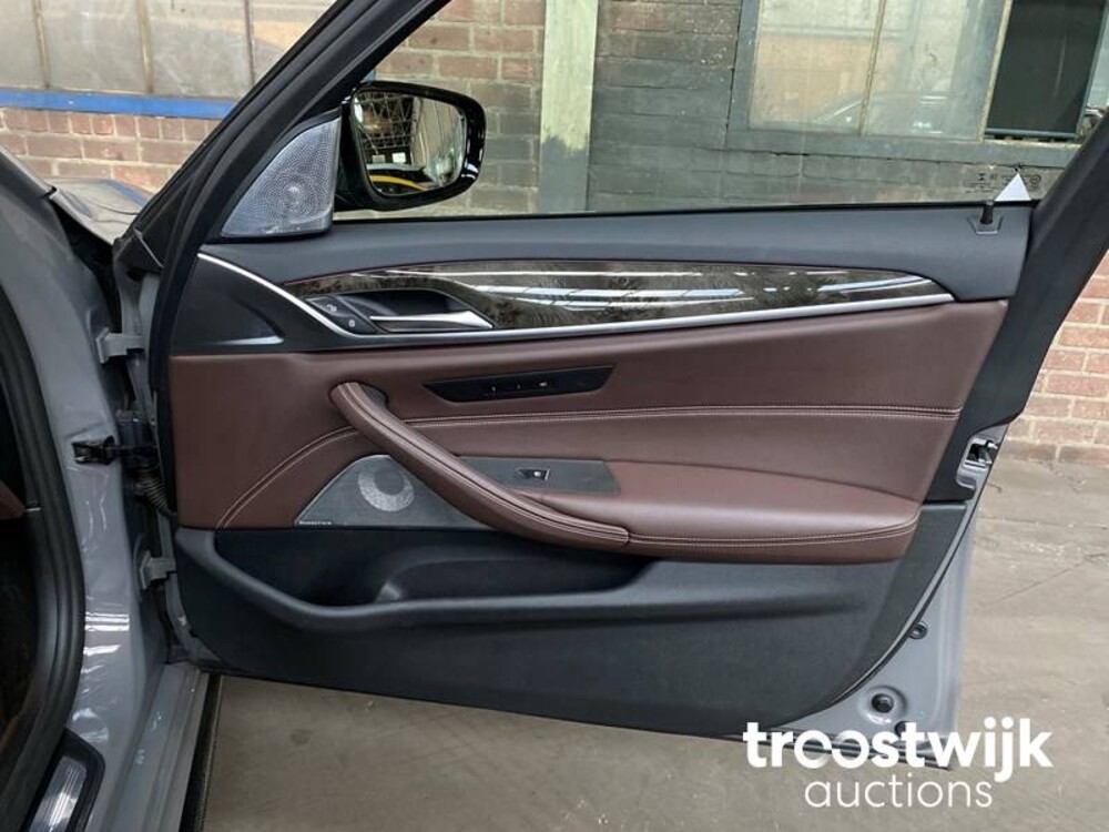 BMW 520i M-Performance M-Sport High Executive Edition -Facelift- 184pk 2020 -Orig. NL-, J-372-ZJ