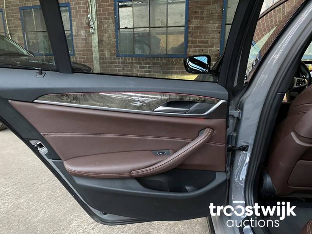 BMW 520i M-Performance M-Sport High Executive Edition -Facelift- 184pk 2020 -Orig. NL-, J-372-ZJ