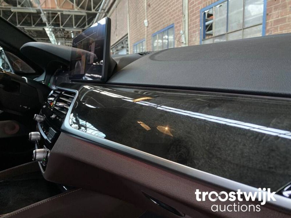 BMW 520i M-Performance M-Sport High Executive Edition -Facelift- 184pk 2020 -Orig. NL-, J-372-ZJ