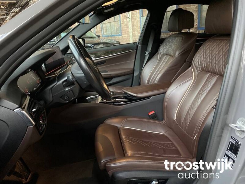 BMW 520i M-Performance M-Sport High Executive Edition -Facelift- 184pk 2020 -Orig. NL-, J-372-ZJ