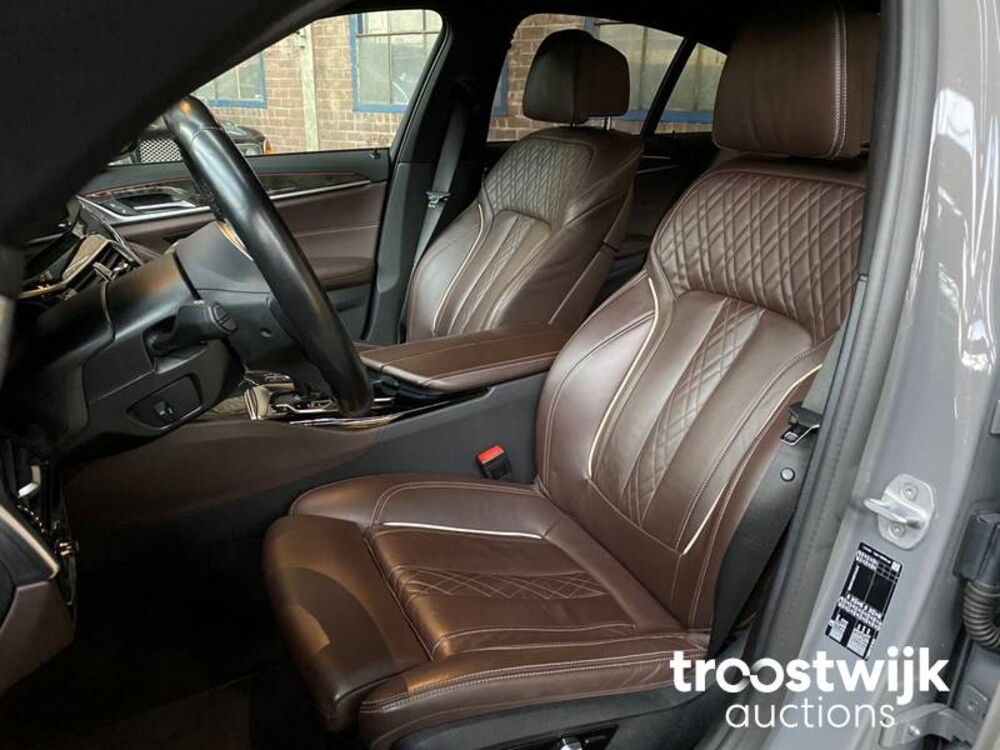 BMW 520i M-Performance M-Sport High Executive Edition -Facelift- 184pk 2020 -Orig. NL-, J-372-ZJ