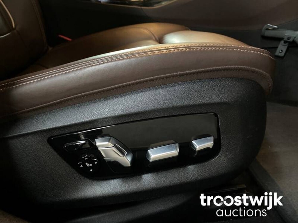 BMW 520i M-Performance M-Sport High Executive Edition -Facelift- 184pk 2020 -Orig. NL-, J-372-ZJ