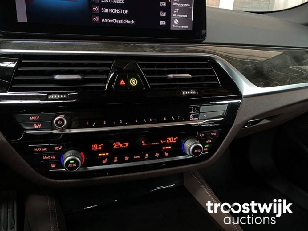 BMW 520i M-Performance M-Sport High Executive Edition -Facelift- 184pk 2020 -Orig. NL-, J-372-ZJ