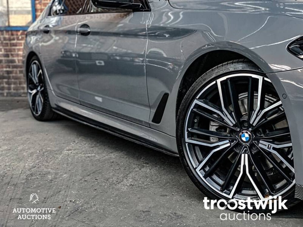 BMW 520i M-Performance M-Sport High Executive Edition -Facelift- 184pk 2020 -Orig. NL-, J-372-ZJ