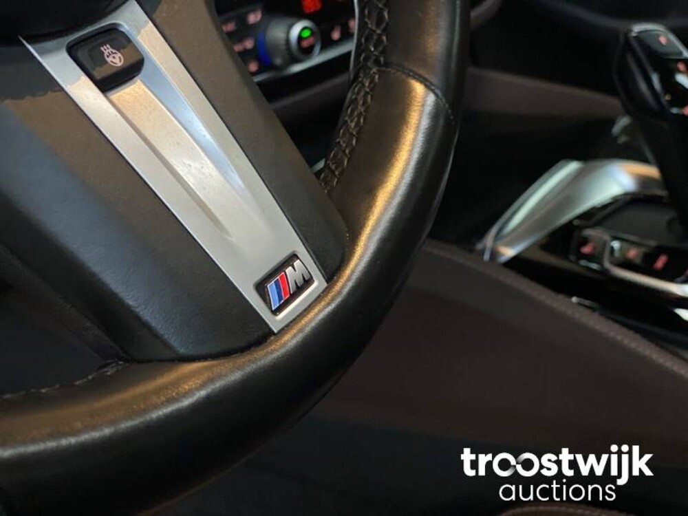 BMW 520i M-Performance M-Sport High Executive Edition -Facelift- 184pk 2020 -Orig. NL-, J-372-ZJ