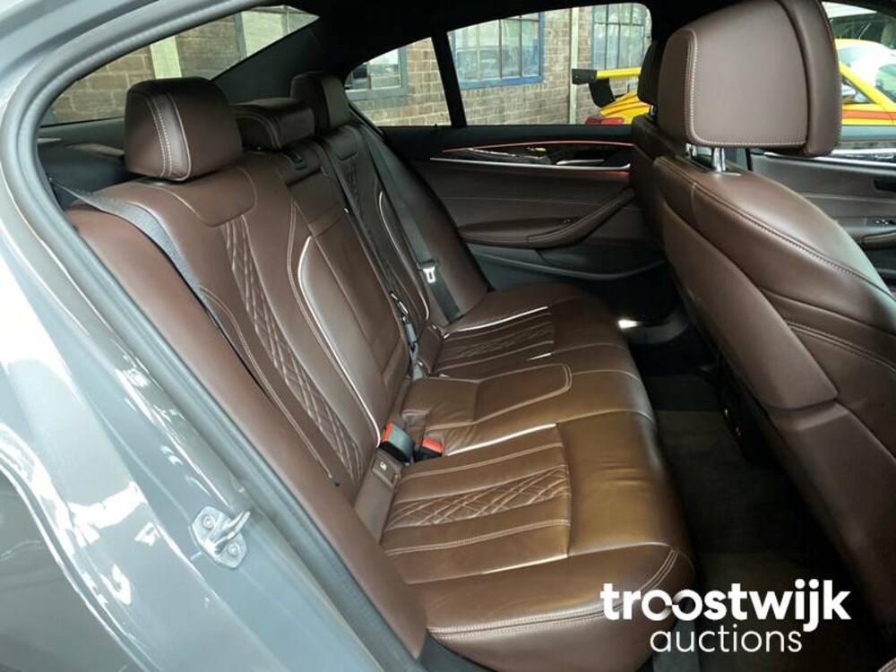 BMW 520i M-Performance M-Sport High Executive Edition -Facelift- 184pk 2020 -Orig. NL-, J-372-ZJ