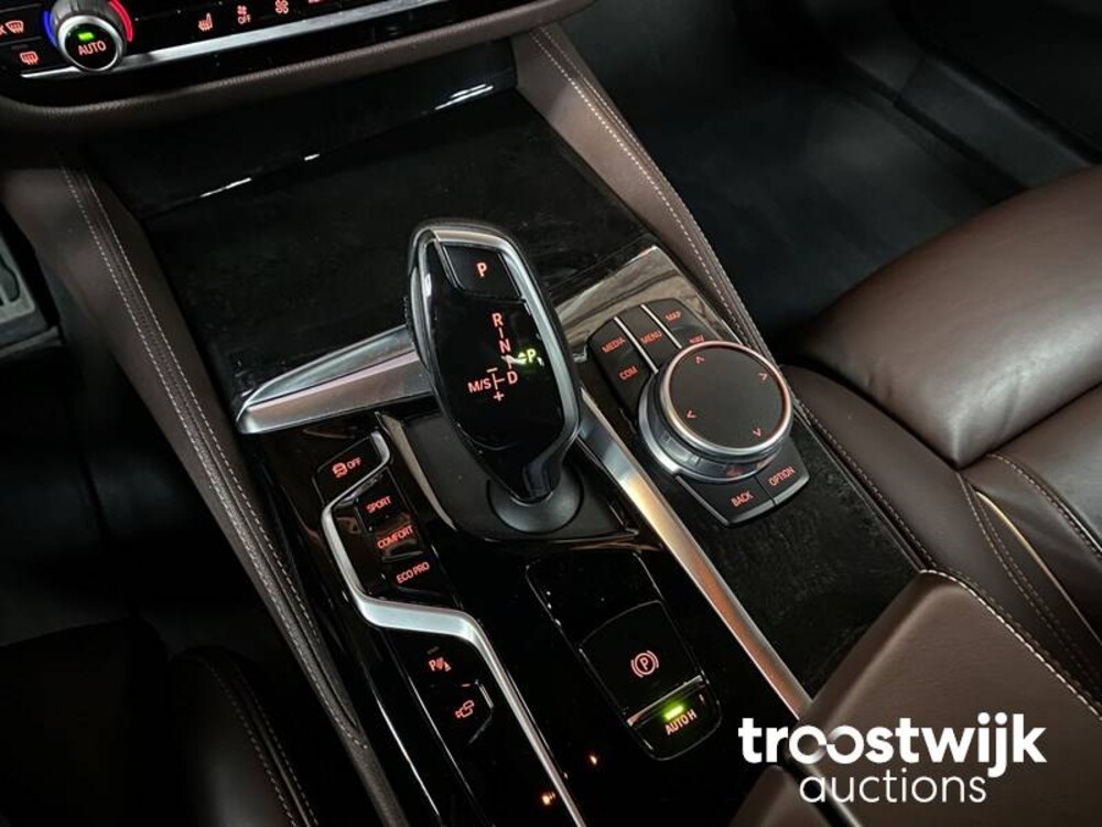 BMW 520i M-Performance M-Sport High Executive Edition -Facelift- 184pk 2020 -Orig. NL-, J-372-ZJ