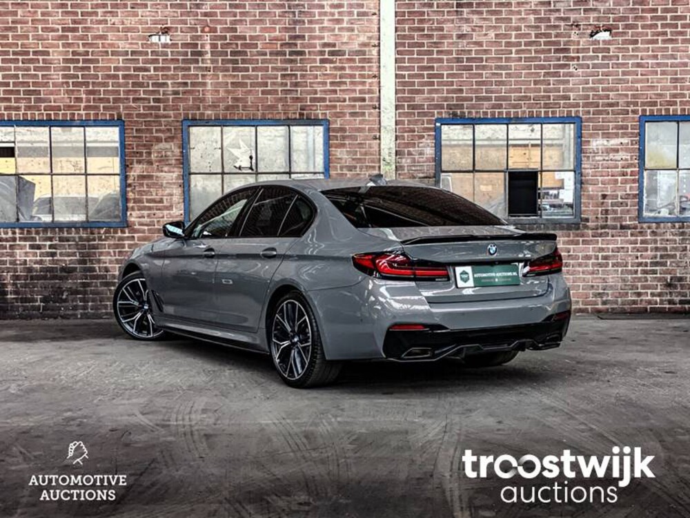 BMW 520i M-Performance M-Sport High Executive Edition -Facelift- 184pk 2020 -Orig. NL-, J-372-ZJ