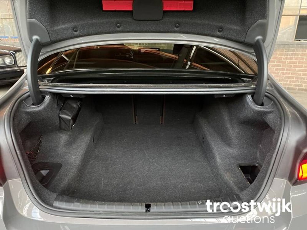 BMW 520i M-Performance M-Sport High Executive Edition -Facelift- 184pk 2020 -Orig. NL-, J-372-ZJ