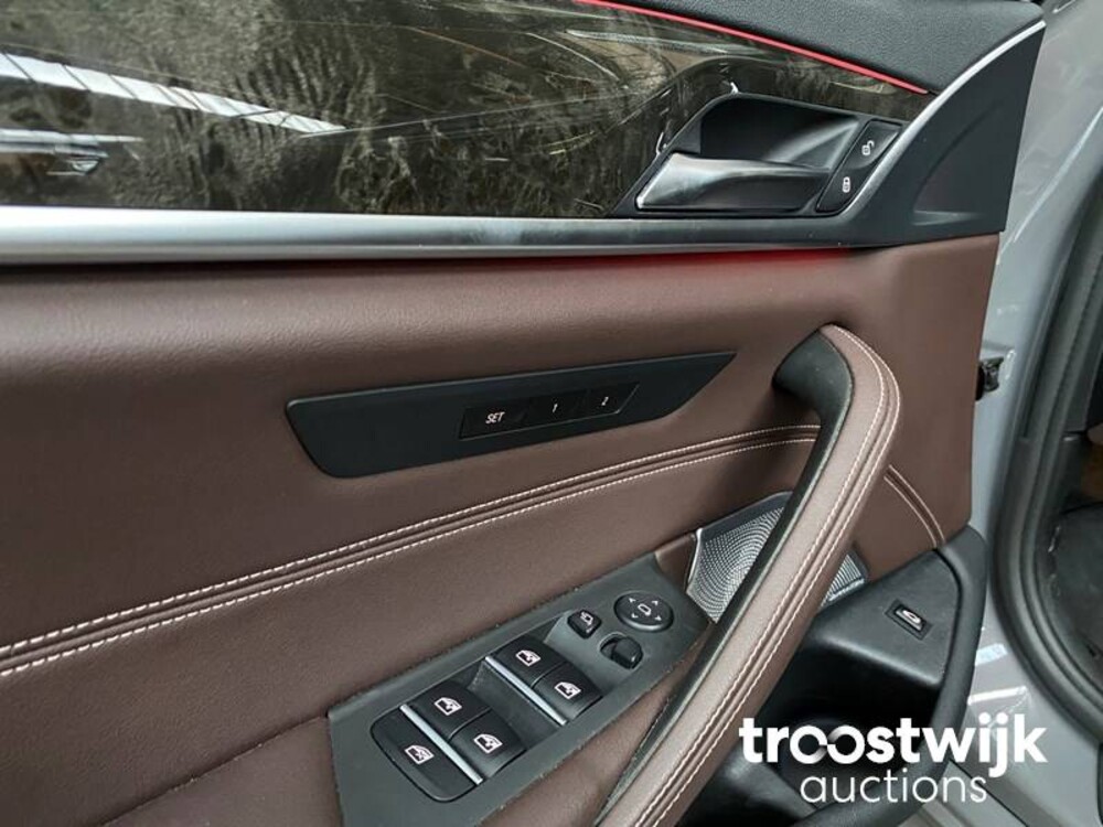 BMW 520i M-Performance M-Sport High Executive Edition -Facelift- 184pk 2020 -Orig. NL-, J-372-ZJ