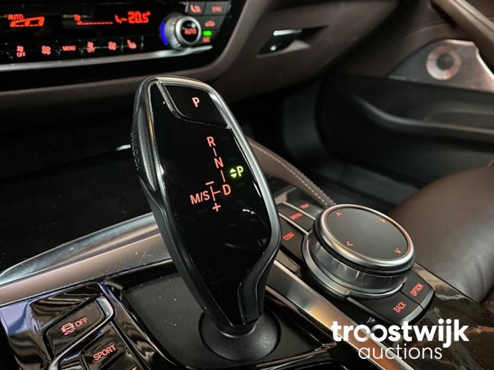 BMW 520i M-Performance M-Sport High Executive Edition -Facelift- 184pk 2020 -Orig. NL-, J-372-ZJ