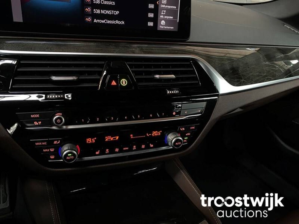BMW 520i M-Performance M-Sport High Executive Edition -Facelift- 184pk 2020 -Orig. NL-, J-372-ZJ