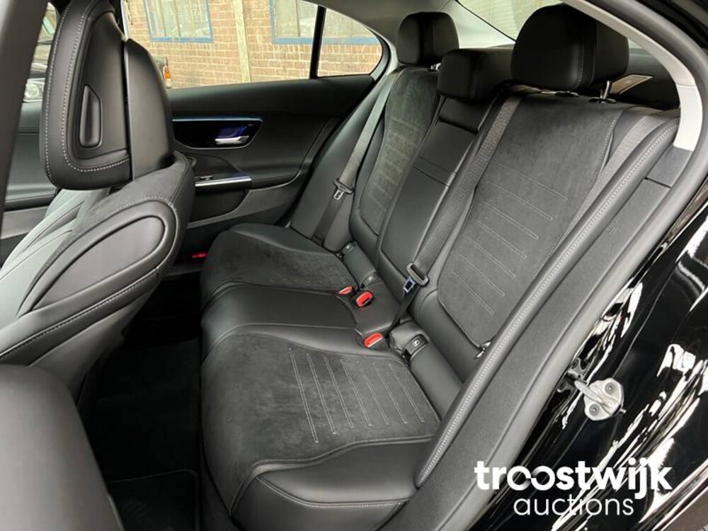 Mercedes-Benz C180 AMG Line Mild Hybrid Nieuw-Model 170pk 2022 -Fabrieksgarantie- C-Klasse, R-013-TS