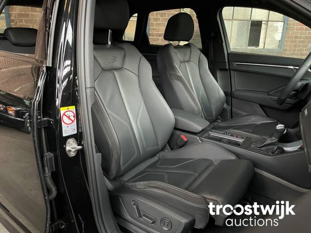Audi Q3 S-Line 40TFSI Quattro 190pk 2019 -Orig. NL-, ZH-678-B