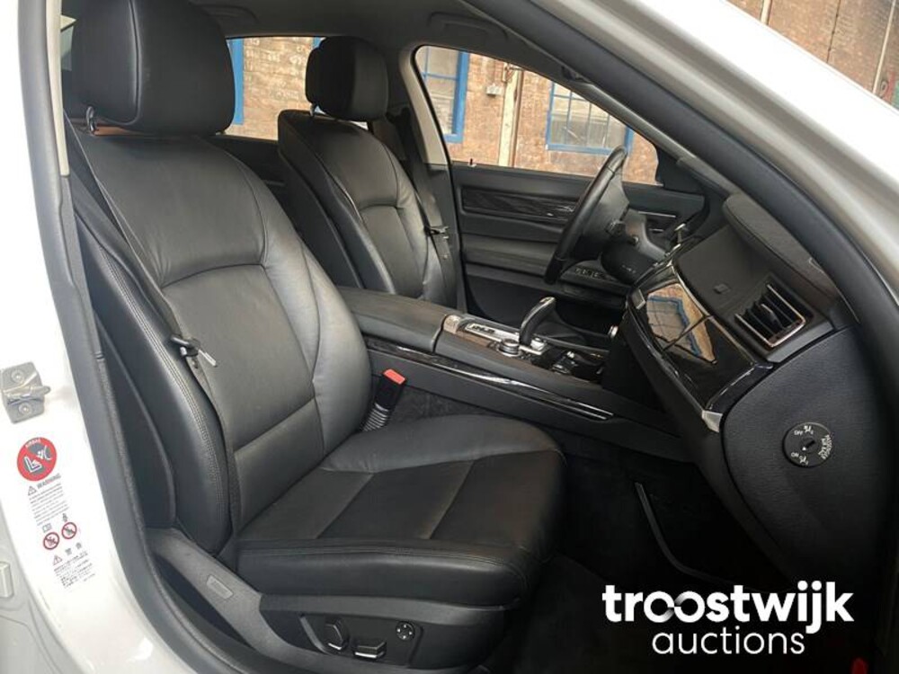 BMW ActiveHybrid 7 F04 4.4 V8 465pk 2010