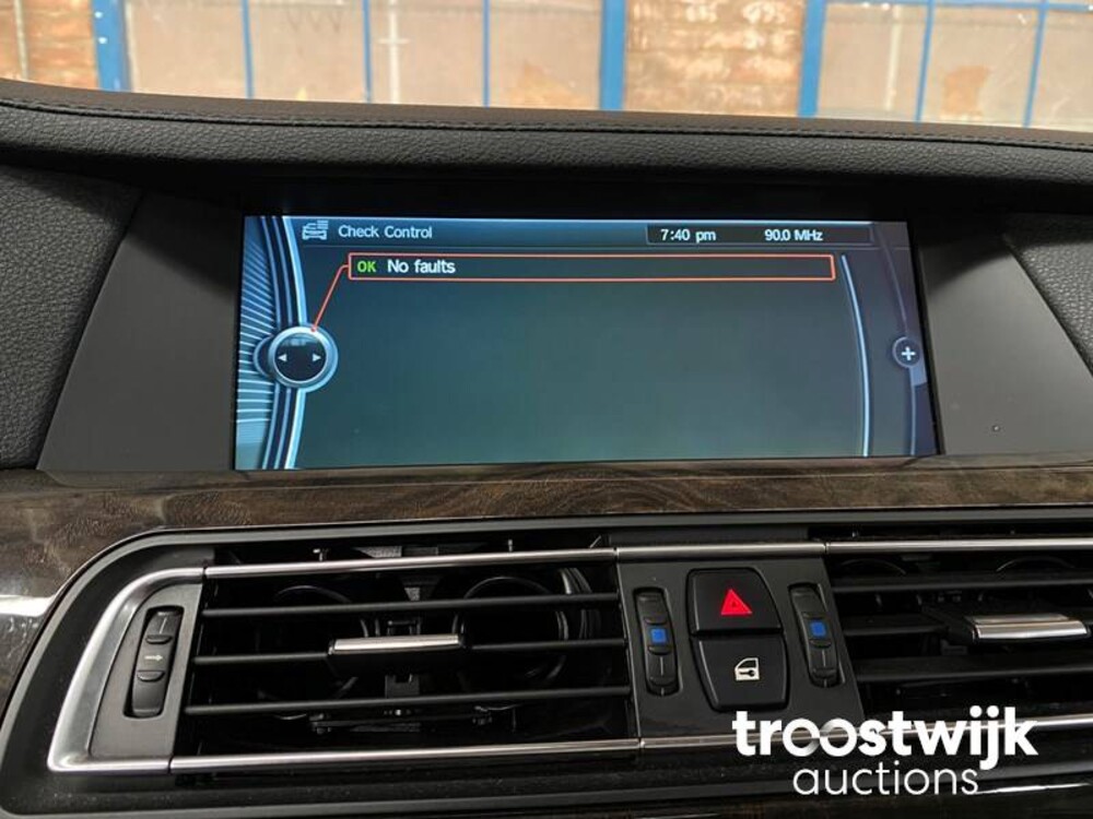 BMW ActiveHybrid 7 F04 4.4 V8 465pk 2010