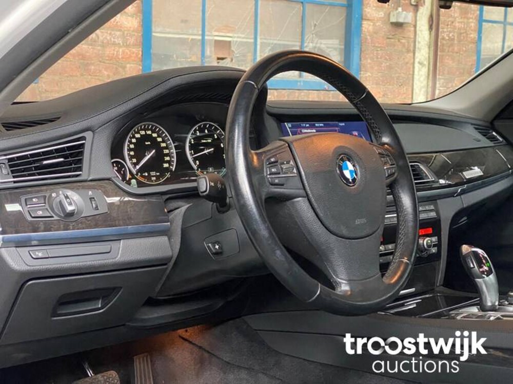 BMW ActiveHybrid 7 F04 4.4 V8 465pk 2010