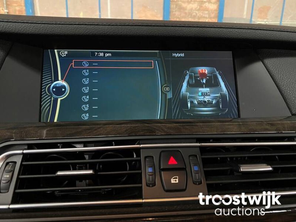 BMW ActiveHybrid 7 F04 4.4 V8 465pk 2010