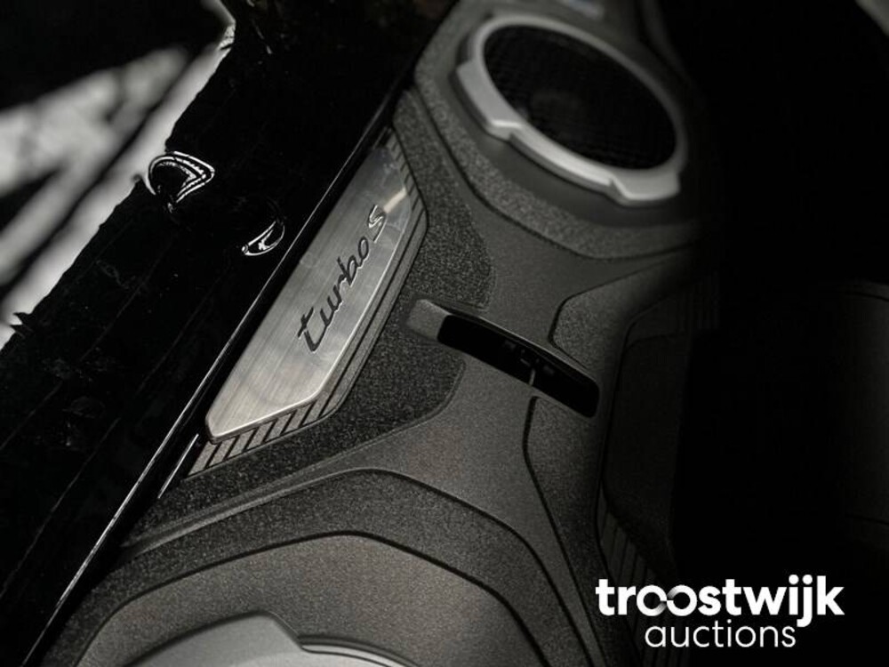 Porsche  911 Turbo S 992 650pk 2022 (Sport Design) (Sport Chrono) -Fabrieksgarantie-