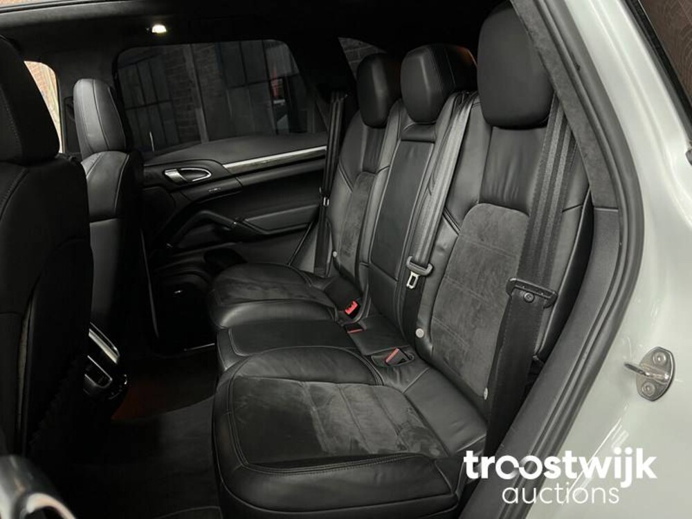 Porsche Cayenne GTS 4.8 V8  420pk 2013