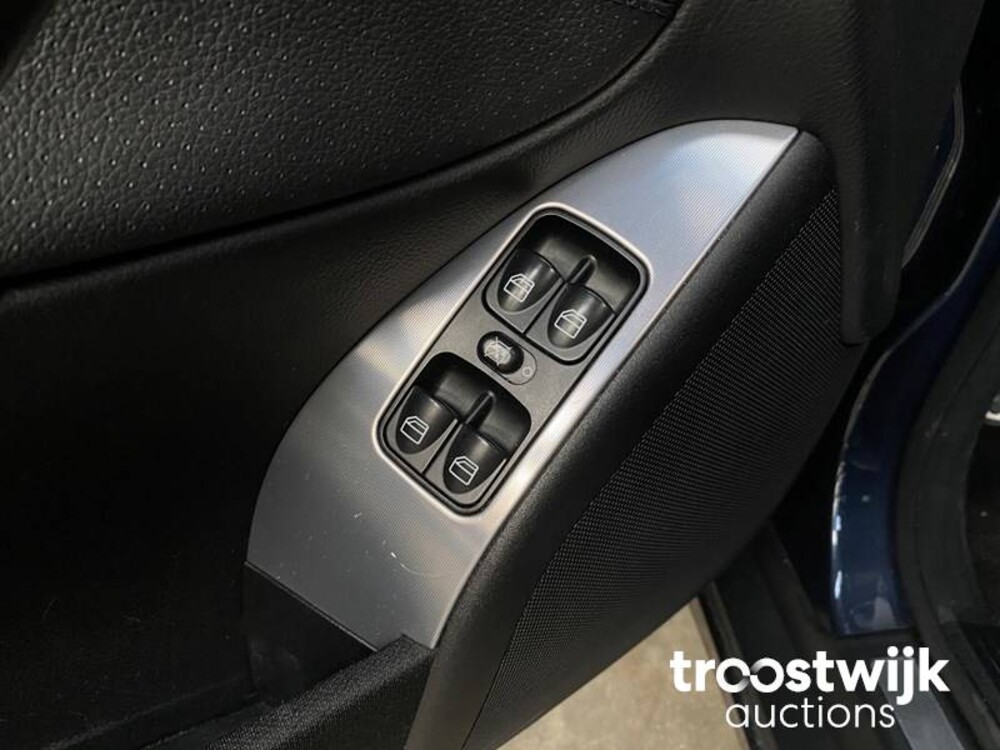 Mercedes-Benz Combi 200 K. Classic 163pk 2004, ZT-830-L