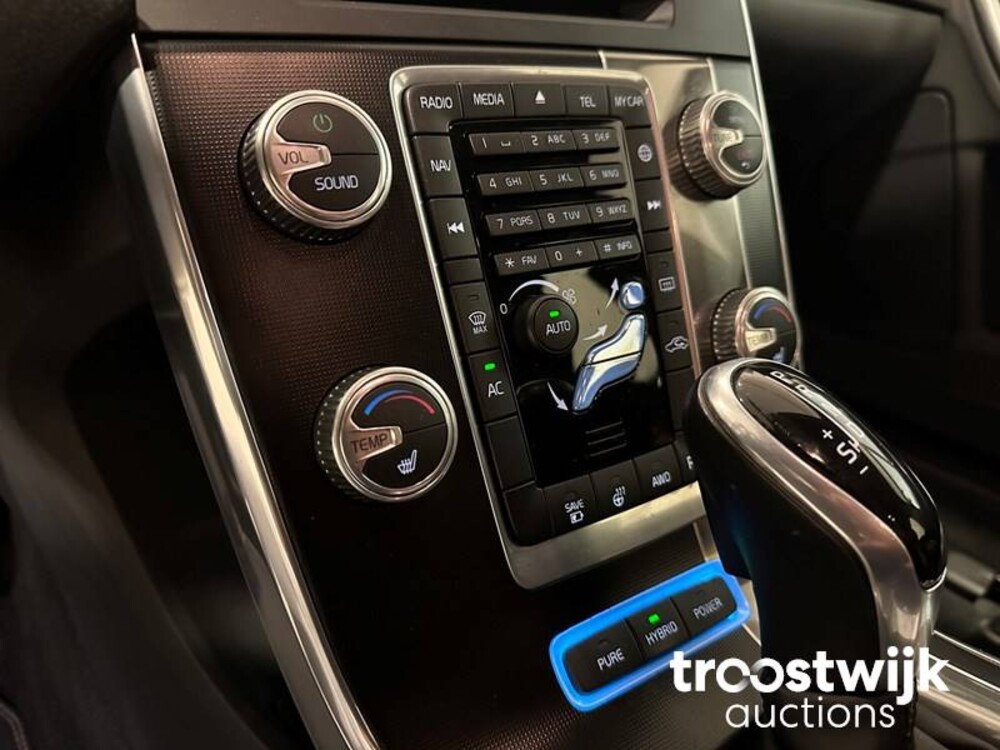 Volvo V60 R-Design 2.4 D6 Twin Engine 220pk 2015 -Orig. NL-, GJ-646-L