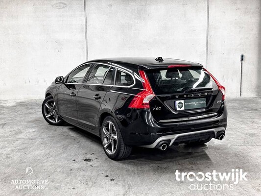 Volvo V60 R-Design 2.4 D6 Twin Engine 220pk 2015 -Orig. NL-, GJ-646-L