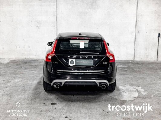 Volvo V60 R-Design 2.4 D6 Twin Engine 220pk 2015 -Orig. NL-, GJ-646-L