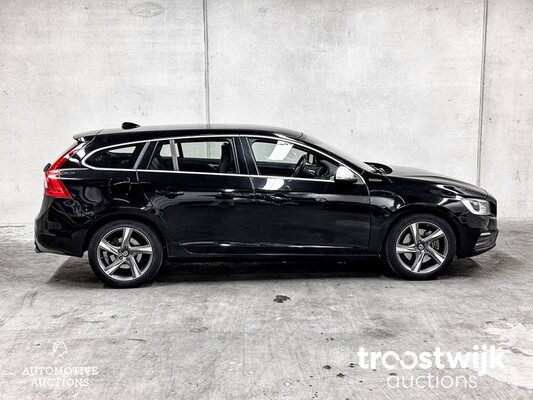 Volvo V60 R-Design 2.4 D6 Twin Engine 220pk 2015 -Orig. NL-, GJ-646-L